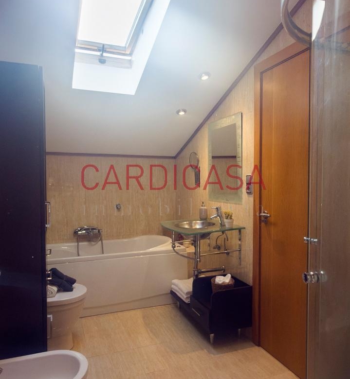 Chalet listo para entrar a vivir en urbanización privada con piscina, zonas deportivas y amplios espacios para disfrutar