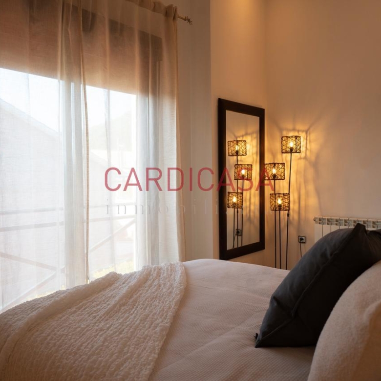 Chalet listo para entrar a vivir en urbanización privada con piscina, zonas deportivas y amplios espacios para disfrutar