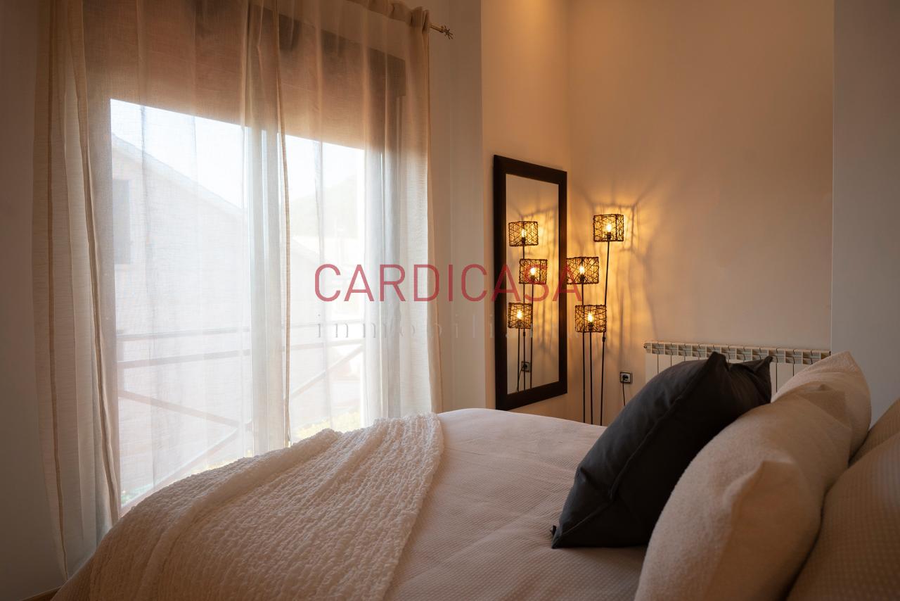 178221646618000045209_178220613292 Chalet listo para entrar a vivir en urbanización privada con piscina, zonas deportivas y amplios espacios para disfrutar