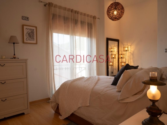 Chalet listo para entrar a vivir en urbanización privada con piscina, zonas deportivas y amplios espacios para disfrutar