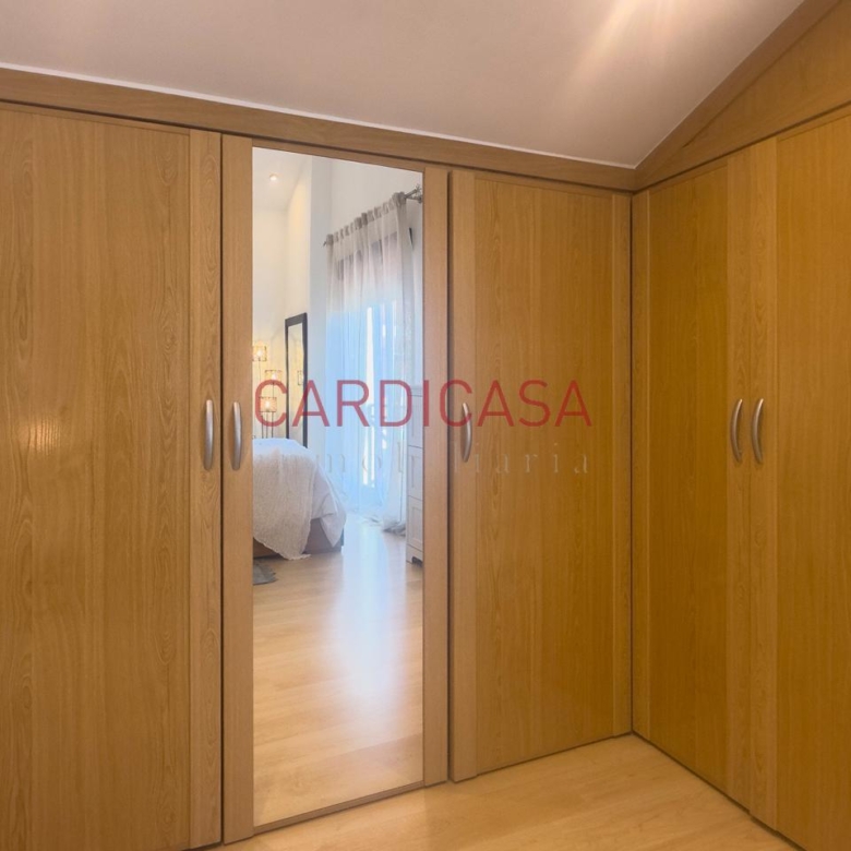 Chalet listo para entrar a vivir en urbanización privada con piscina, zonas deportivas y amplios espacios para disfrutar