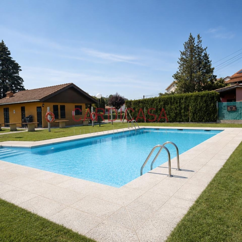 Chalet listo para entrar a vivir en urbanización privada con piscina, zonas deportivas y amplios espacios para disfrutar