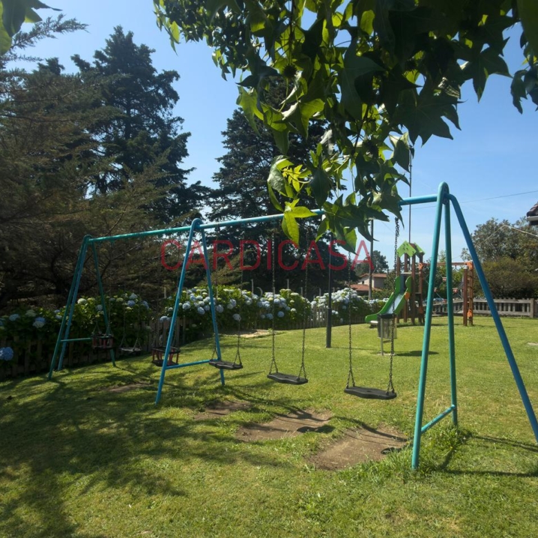 Chalet listo para entrar a vivir en urbanización privada con piscina, zonas deportivas y amplios espacios para disfrutar