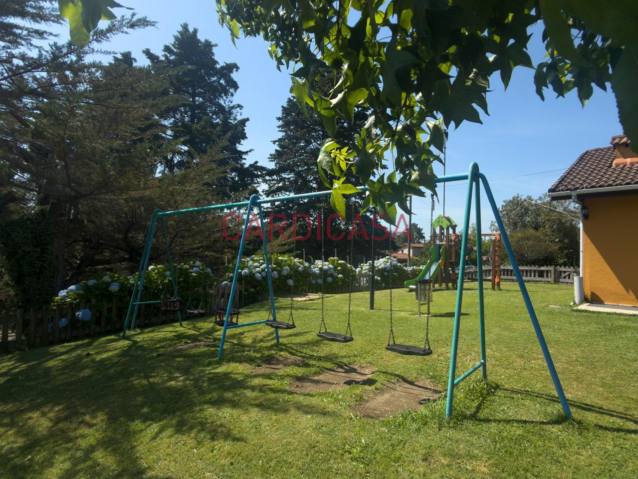 178221648598700045209_178220616164 Chalet listo para entrar a vivir en urbanización privada con piscina, zonas deportivas y amplios espacios para disfrutar