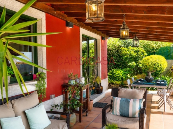 Chalet listo para entrar a vivir en urbanización privada con piscina, zonas deportivas y amplios espacios para disfrutar