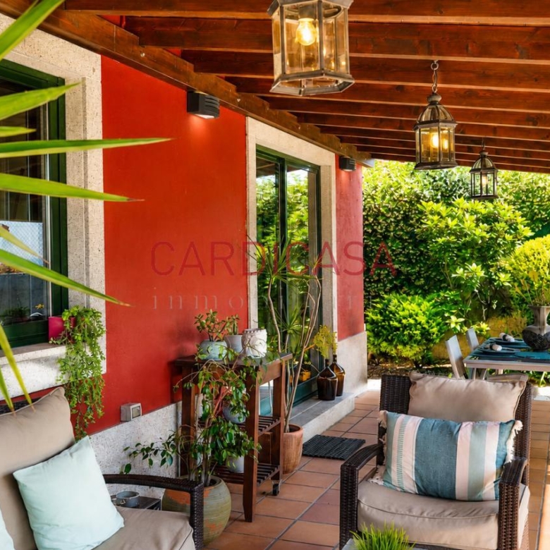 Chalet listo para entrar a vivir en urbanización privada con piscina, zonas deportivas y amplios espacios para disfrutar