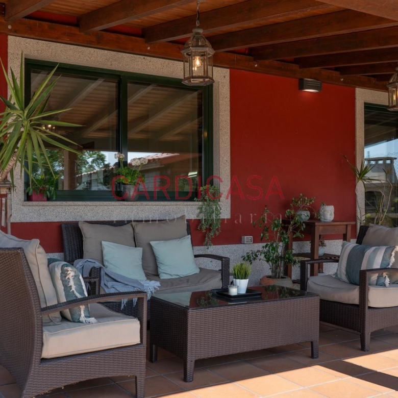 Chalet listo para entrar a vivir en urbanización privada con piscina, zonas deportivas y amplios espacios para disfrutar