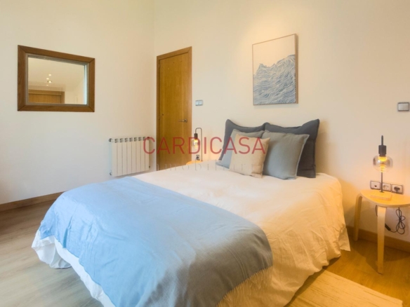 Chalet listo para entrar a vivir en urbanización privada con piscina, zonas deportivas y amplios espacios para disfrutar