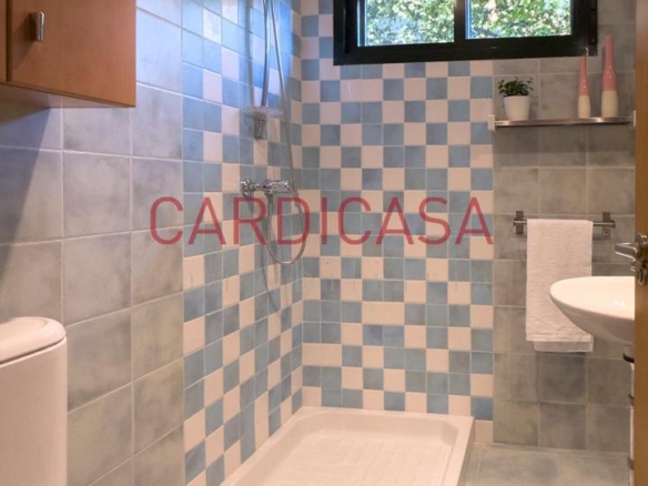Chalet listo para entrar a vivir en urbanización privada con piscina, zonas deportivas y amplios espacios para disfrutar