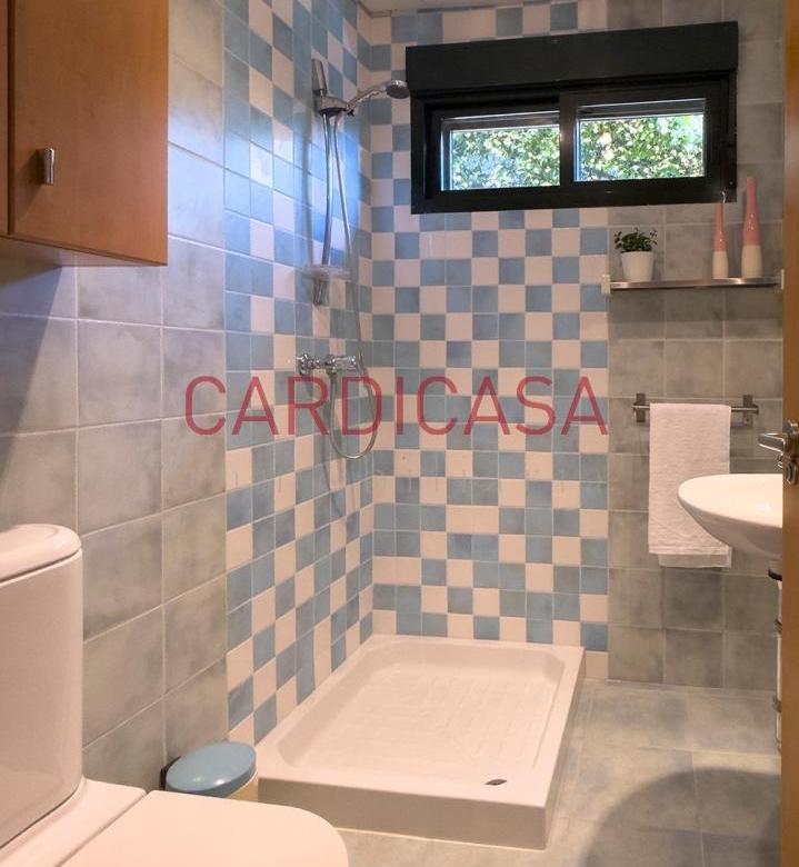 Chalet listo para entrar a vivir en urbanización privada con piscina, zonas deportivas y amplios espacios para disfrutar
