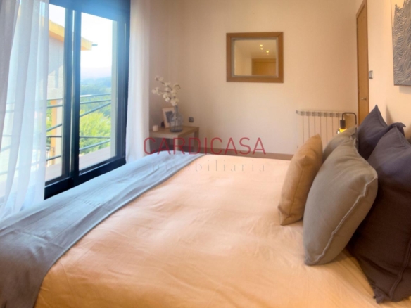 Chalet listo para entrar a vivir en urbanización privada con piscina, zonas deportivas y amplios espacios para disfrutar