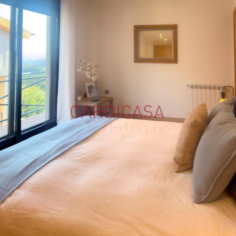Chalet listo para entrar a vivir en urbanización privada con piscina, zonas deportivas y amplios espacios para disfrutar