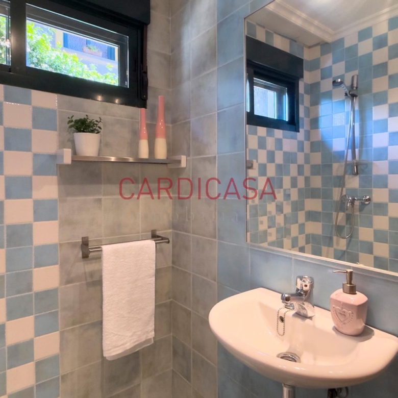 Chalet listo para entrar a vivir en urbanización privada con piscina, zonas deportivas y amplios espacios para disfrutar