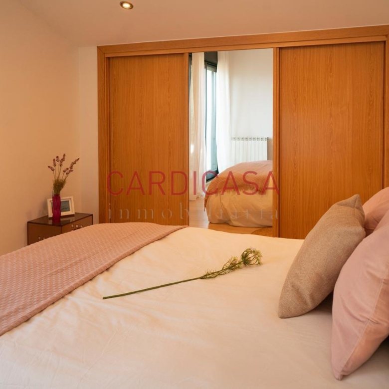 Chalet listo para entrar a vivir en urbanización privada con piscina, zonas deportivas y amplios espacios para disfrutar