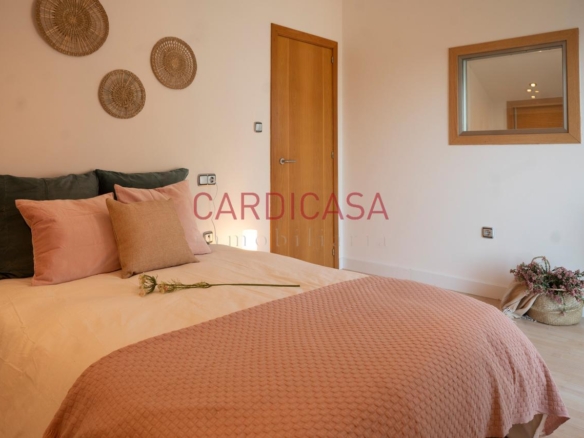 Chalet listo para entrar a vivir en urbanización privada con piscina, zonas deportivas y amplios espacios para disfrutar