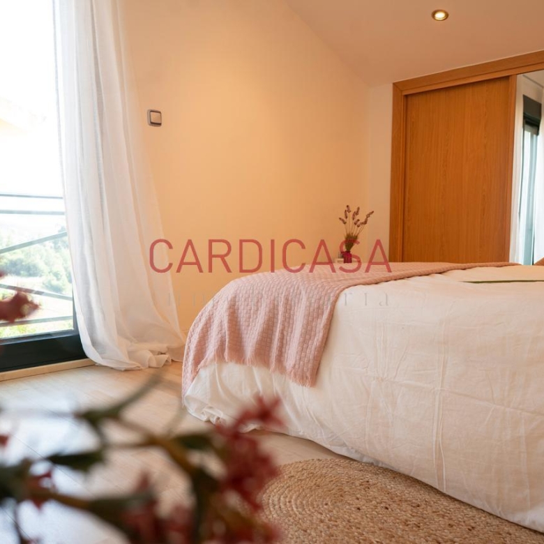 Chalet listo para entrar a vivir en urbanización privada con piscina, zonas deportivas y amplios espacios para disfrutar