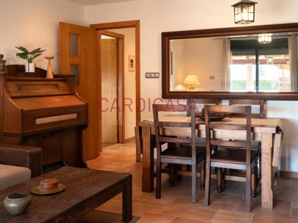 Chalet listo para entrar a vivir en urbanización privada con piscina, zonas deportivas y amplios espacios para disfrutar