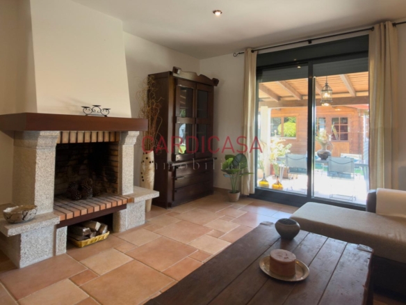 Chalet listo para entrar a vivir en urbanización privada con piscina, zonas deportivas y amplios espacios para disfrutar