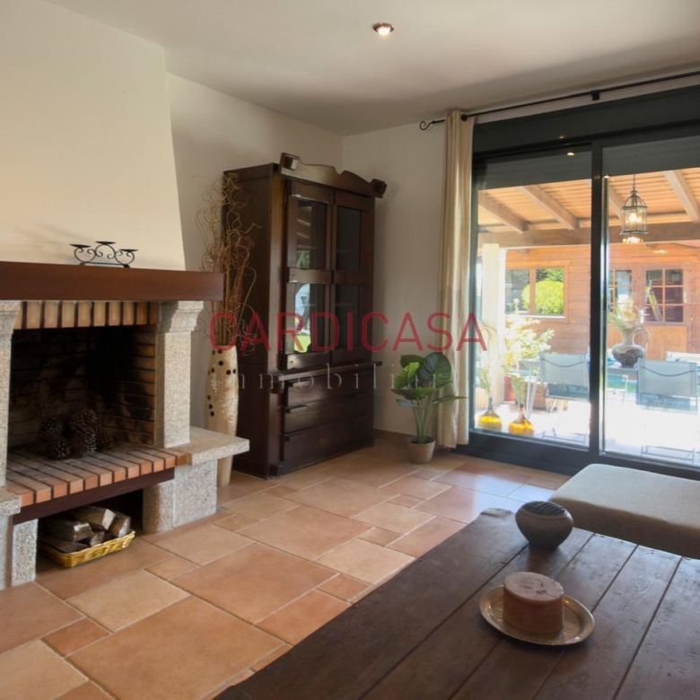 Chalet listo para entrar a vivir en urbanización privada con piscina, zonas deportivas y amplios espacios para disfrutar