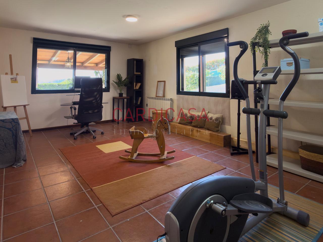 178240820034200045209_178220615047 Chalet listo para entrar a vivir en urbanización privada con piscina, zonas deportivas y amplios espacios para disfrutar