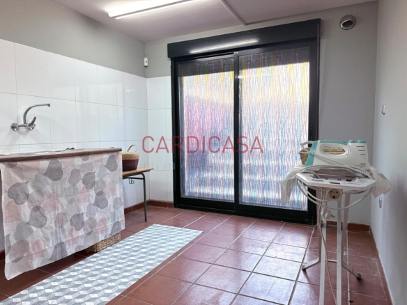 Chalet listo para entrar a vivir en urbanización privada con piscina, zonas deportivas y amplios espacios para disfrutar