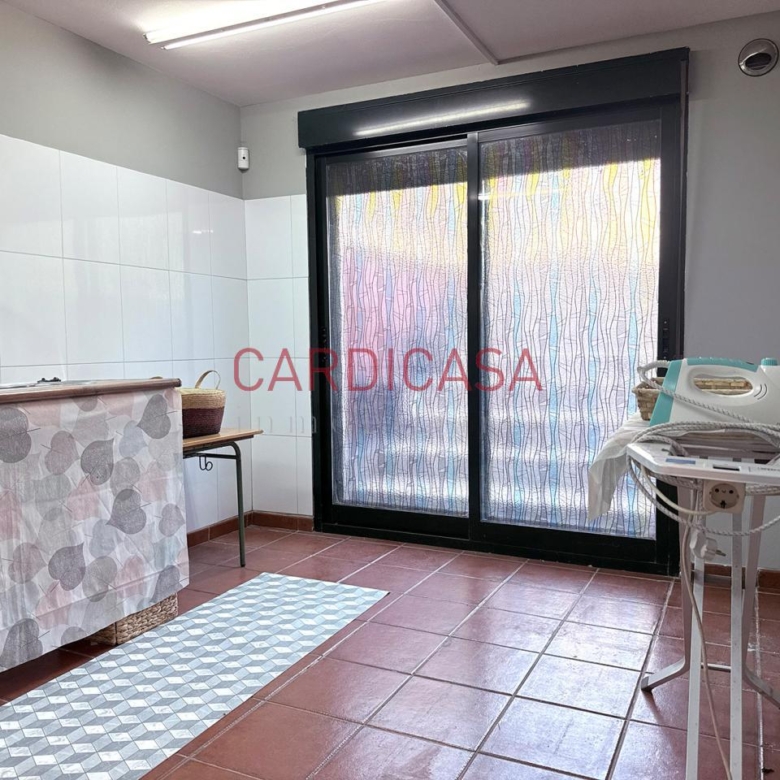 Chalet listo para entrar a vivir en urbanización privada con piscina, zonas deportivas y amplios espacios para disfrutar