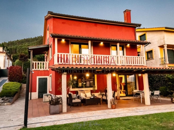 Chalet listo para entrar a vivir en urbanización privada con piscina, zonas deportivas y amplios espacios para disfrutar