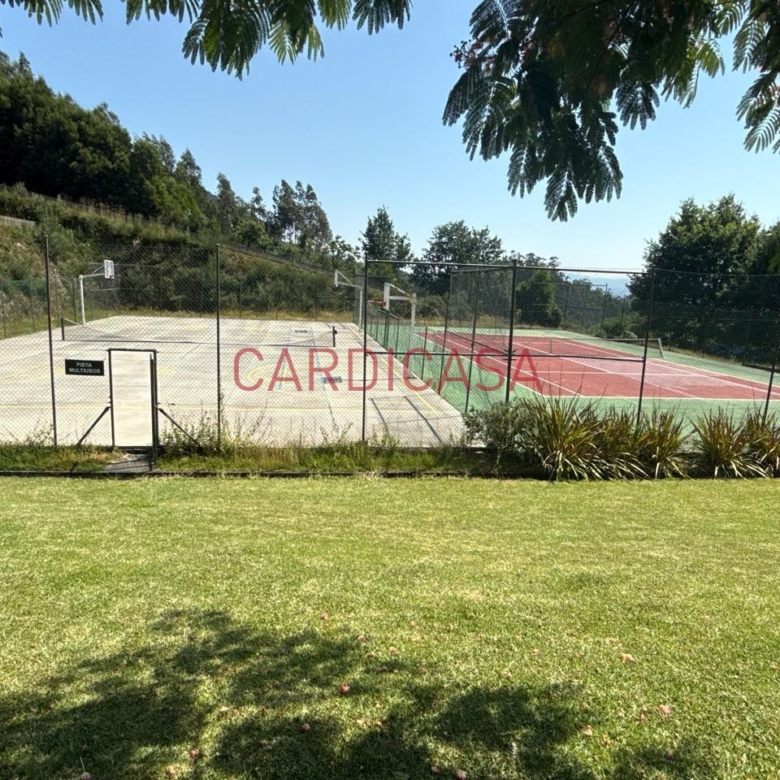 Chalet listo para entrar a vivir en urbanización privada con piscina, zonas deportivas y amplios espacios para disfrutar