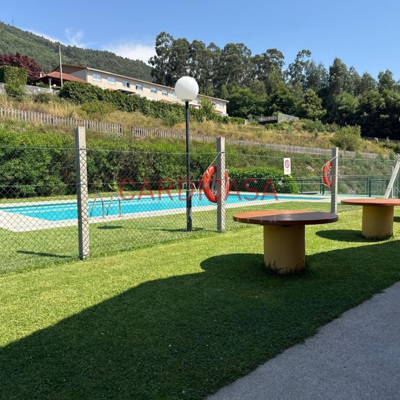 Chalet listo para entrar a vivir en urbanización privada con piscina, zonas deportivas y amplios espacios para disfrutar