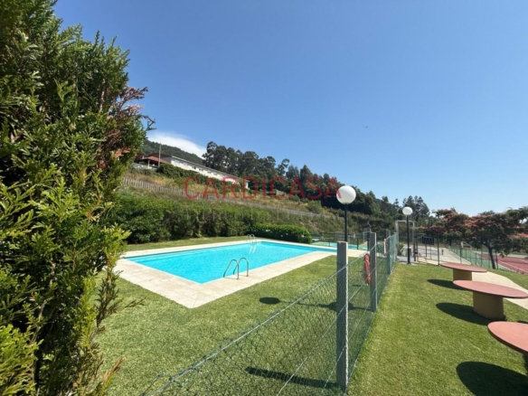 Chalet listo para entrar a vivir en urbanización privada con piscina, zonas deportivas y amplios espacios para disfrutar