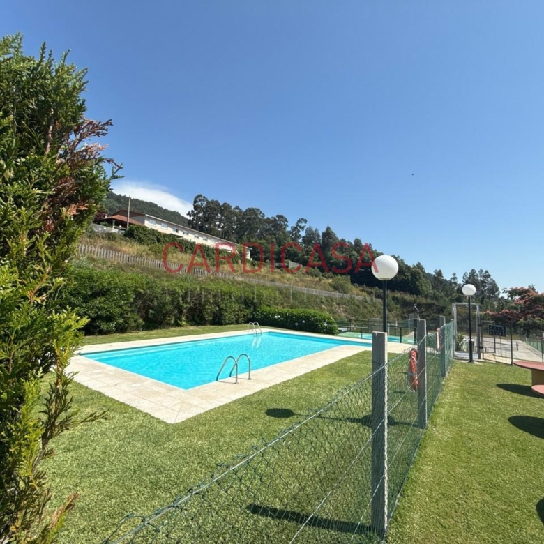 Chalet listo para entrar a vivir en urbanización privada con piscina, zonas deportivas y amplios espacios para disfrutar