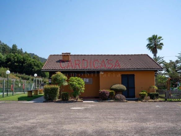 Chalet listo para entrar a vivir en urbanización privada con piscina, zonas deportivas y amplios espacios para disfrutar