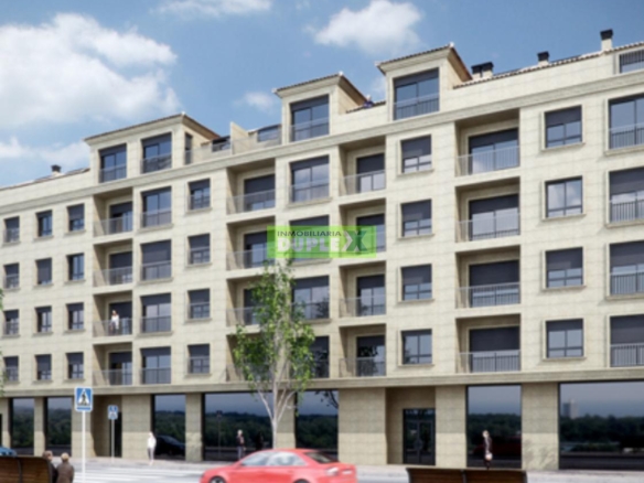 BAJO COMERCIAL CON ALTILLO EN AVENIDA DE VIGO – 76 m² + 48 m² DE APOYO