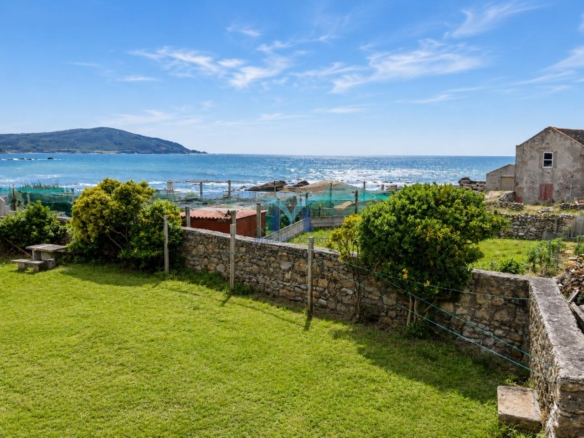 SE VENDE CASA CON JARDÍN Y VISTAS AL MAR EN MUXÍA (A CORUÑA)