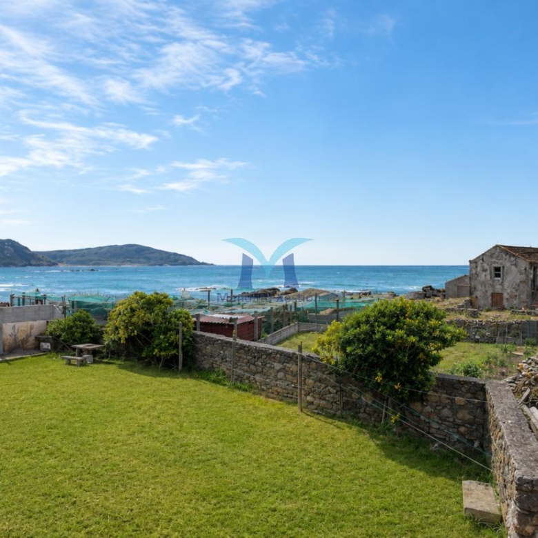SE VENDE CASA CON JARDÍN Y VISTAS AL MAR EN MUXÍA (A CORUÑA)