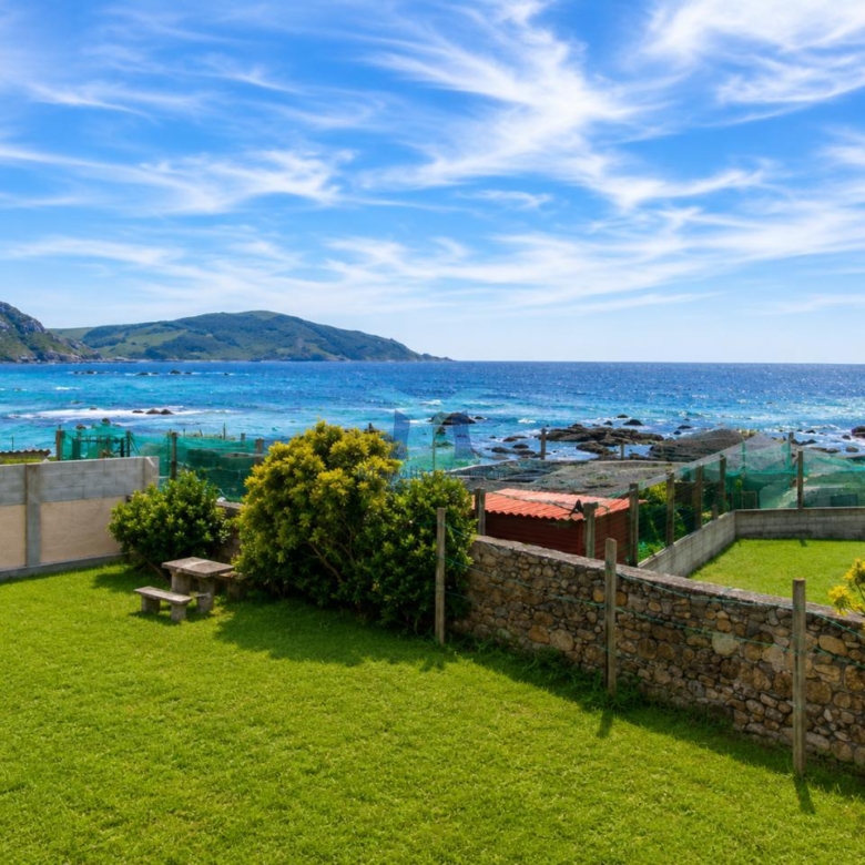 SE VENDE CASA CON JARDÍN Y VISTAS AL MAR EN MUXÍA (A CORUÑA)