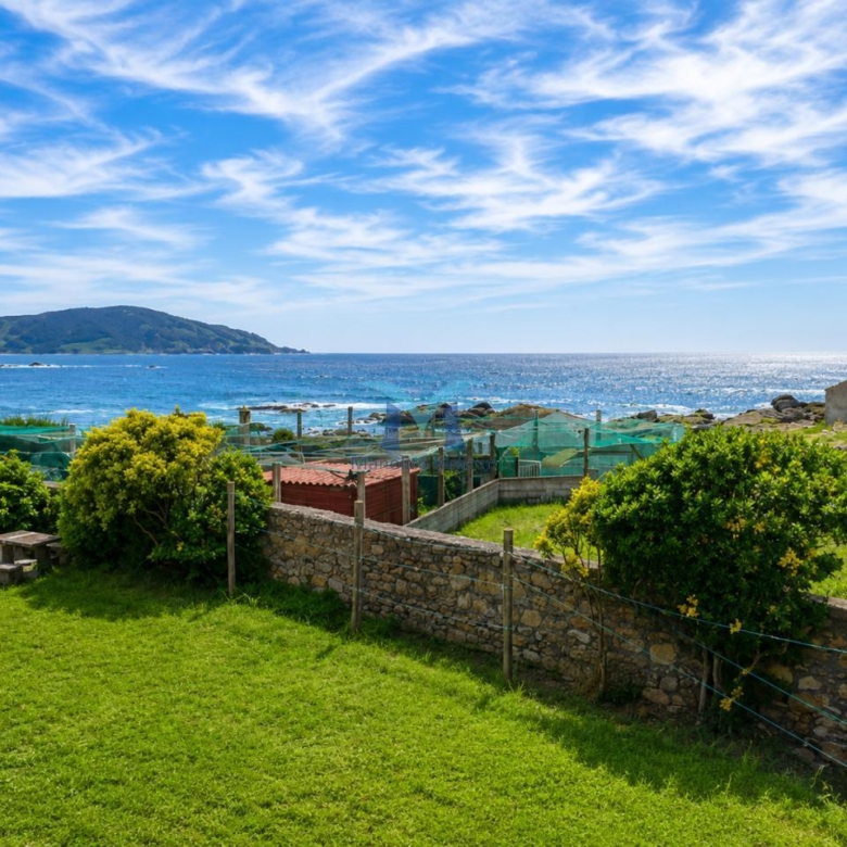 SE VENDE CASA CON JARDÍN Y VISTAS AL MAR EN MUXÍA (A CORUÑA)