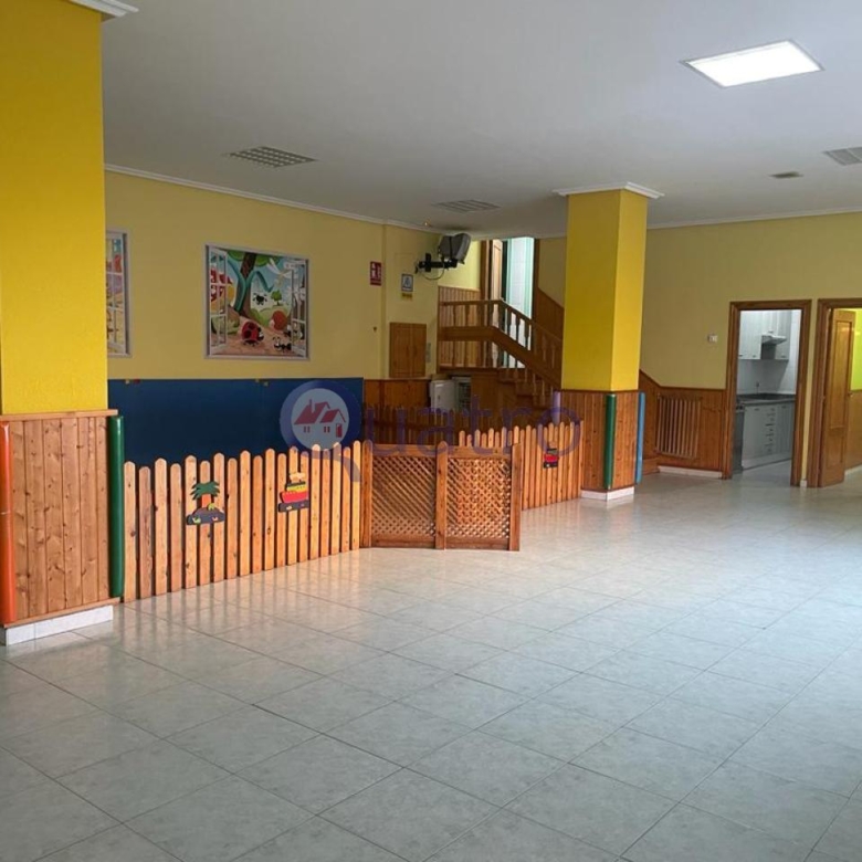 Local en alquiler en la zona de la zona Palomera, Avenida Universidad