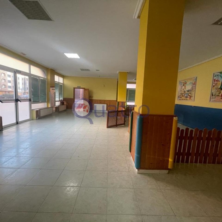 Local en alquiler en la zona de la zona Palomera, Avenida Universidad
