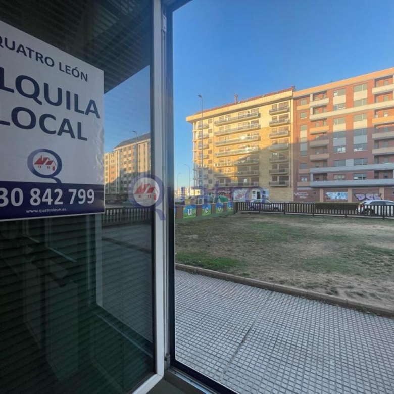 Local en alquiler en la zona de la zona Palomera, Avenida Universidad