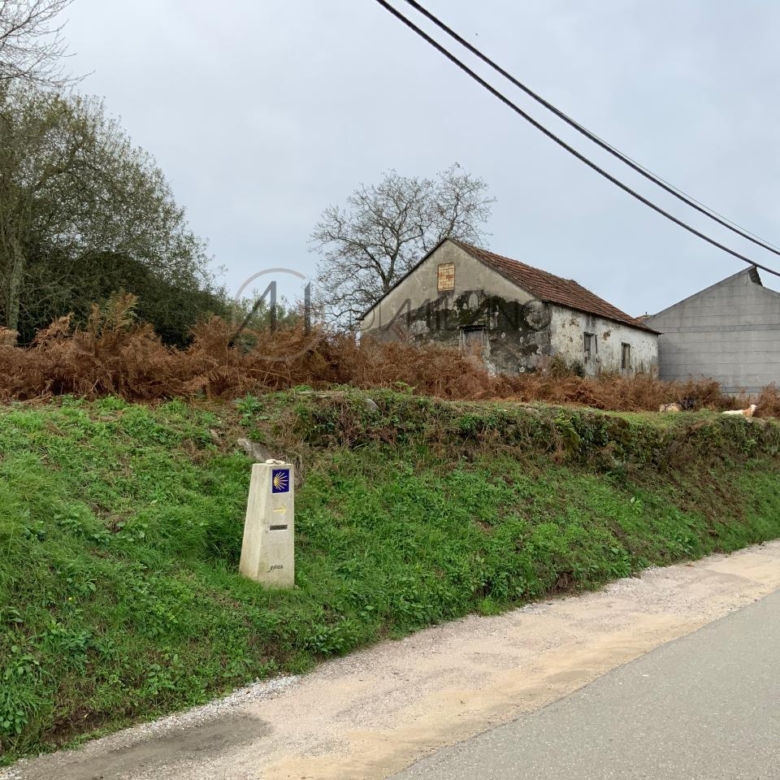 Casa rústica a reformar con parcela de 5447 m2 en Mos