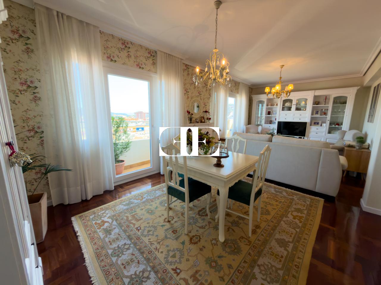 178300062654900172063_178298022520 Piso exclusivo de 215 m² en venta en la peatonal de O Calvario (Vigo) con terrazas, vistas panorámicas a la ría y gran trastero privado.