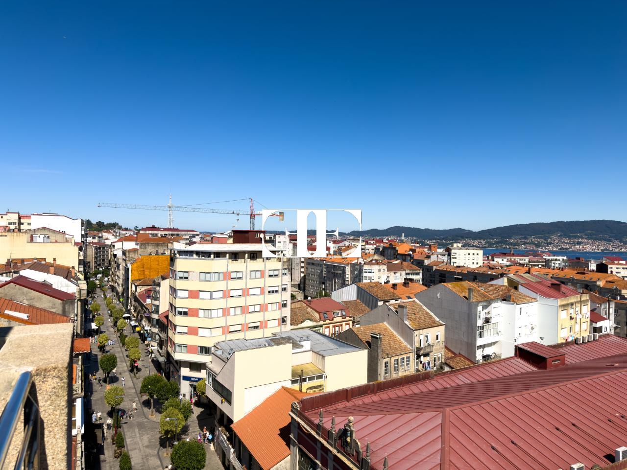 178300062774400172063_178298023054 Piso exclusivo de 215 m² en venta en la peatonal de O Calvario (Vigo) con terrazas, vistas panorámicas a la ría y gran trastero privado.