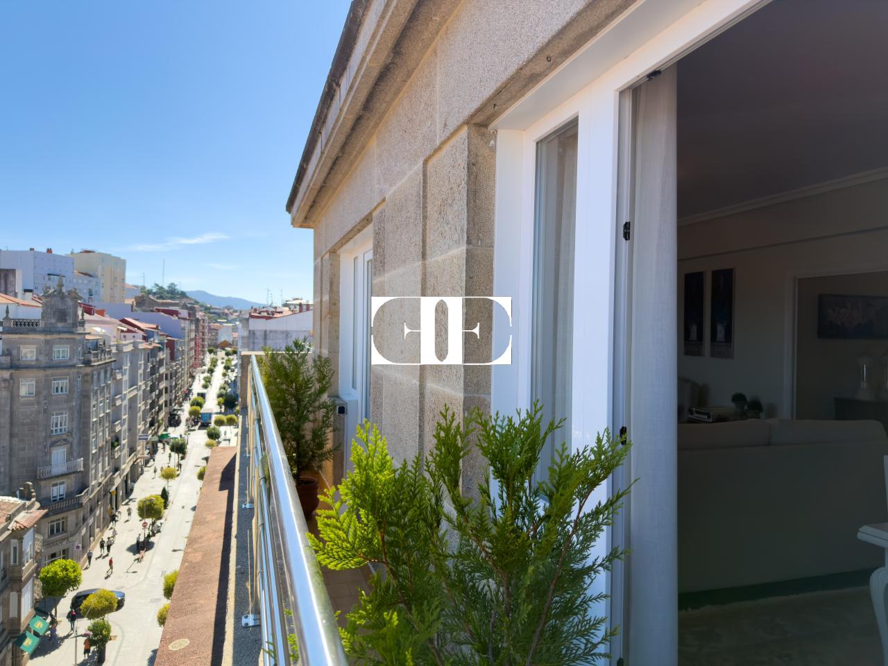 178300062920000172063_178298023929 Piso exclusivo de 215 m² en venta en la peatonal de O Calvario (Vigo) con terrazas, vistas panorámicas a la ría y gran trastero privado.