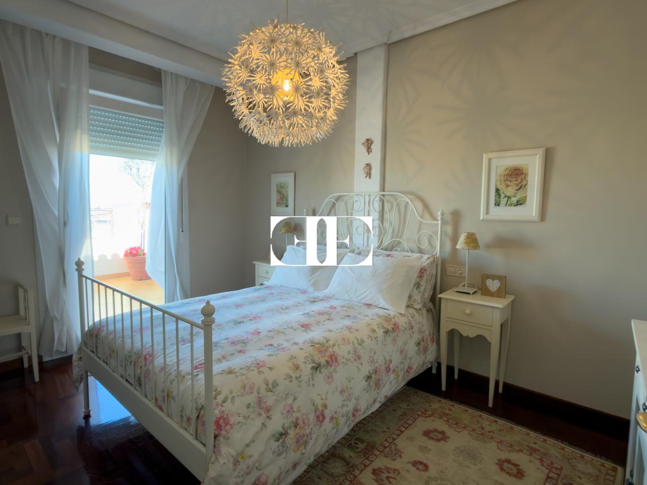 178300063116000172063_178298025138 Piso exclusivo de 215 m² en venta en la peatonal de O Calvario (Vigo) con terrazas, vistas panorámicas a la ría y gran trastero privado.