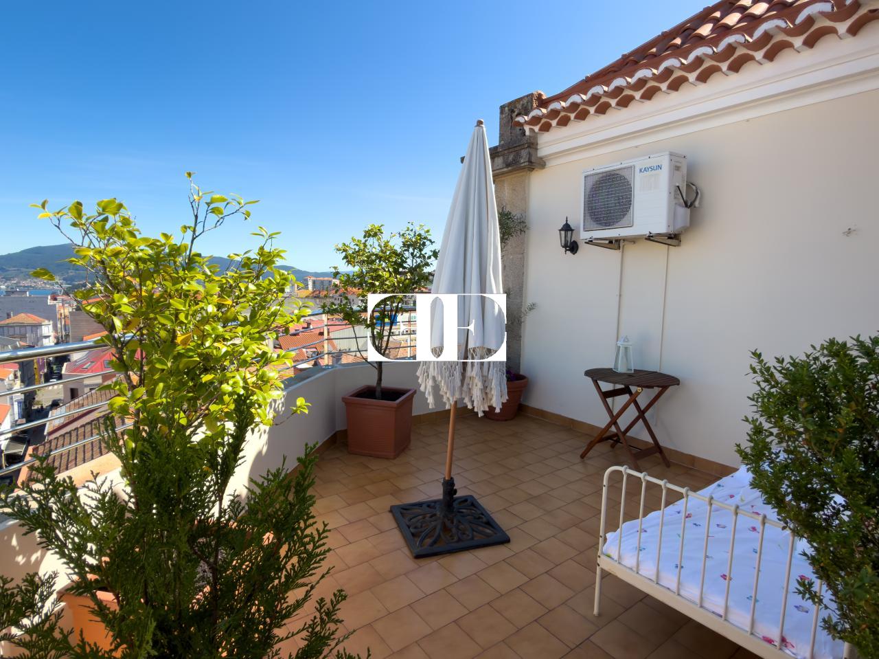 178300063259000172063_178298025291 Piso exclusivo de 215 m² en venta en la peatonal de O Calvario (Vigo) con terrazas, vistas panorámicas a la ría y gran trastero privado.