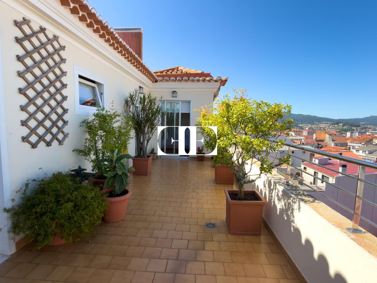 178300063310100172063_178298025443 Piso exclusivo de 215 m² en venta en la peatonal de O Calvario (Vigo) con terrazas, vistas panorámicas a la ría y gran trastero privado.