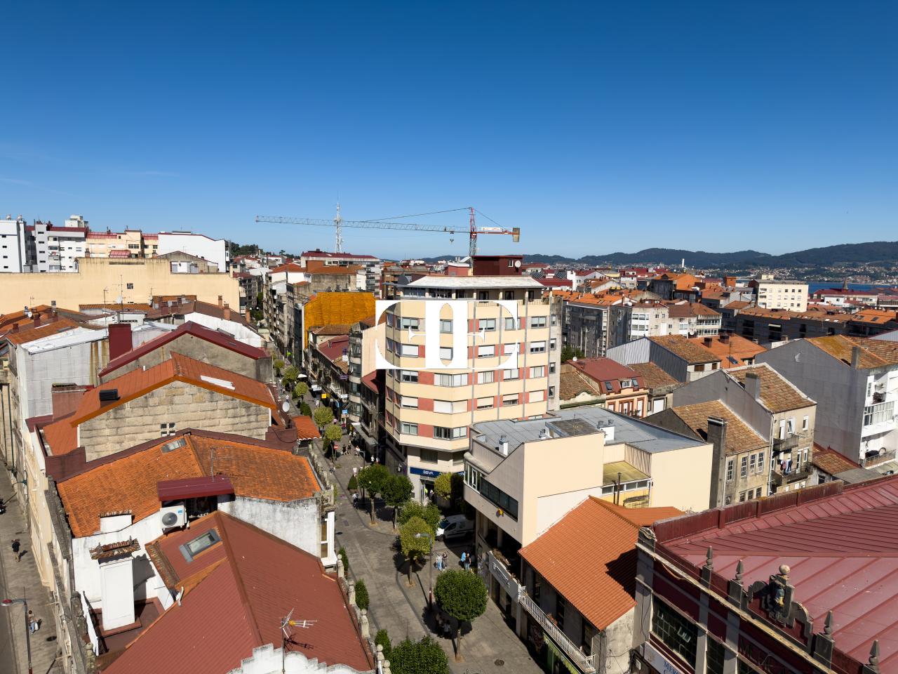178300063434000172063_178298025858 Piso exclusivo de 215 m² en venta en la peatonal de O Calvario (Vigo) con terrazas, vistas panorámicas a la ría y gran trastero privado.