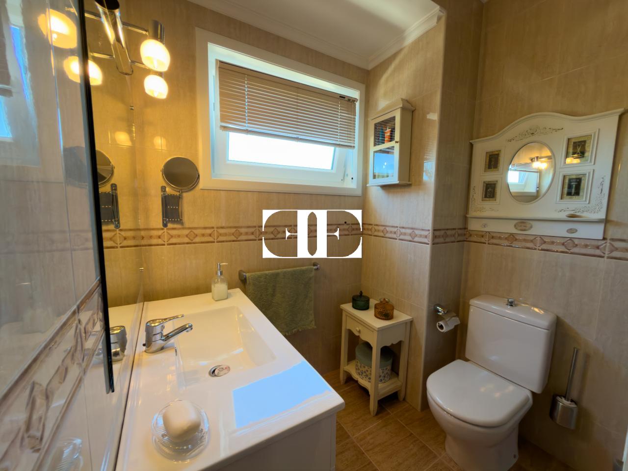 178300063597200172063_178298026400 Piso exclusivo de 215 m² en venta en la peatonal de O Calvario (Vigo) con terrazas, vistas panorámicas a la ría y gran trastero privado.