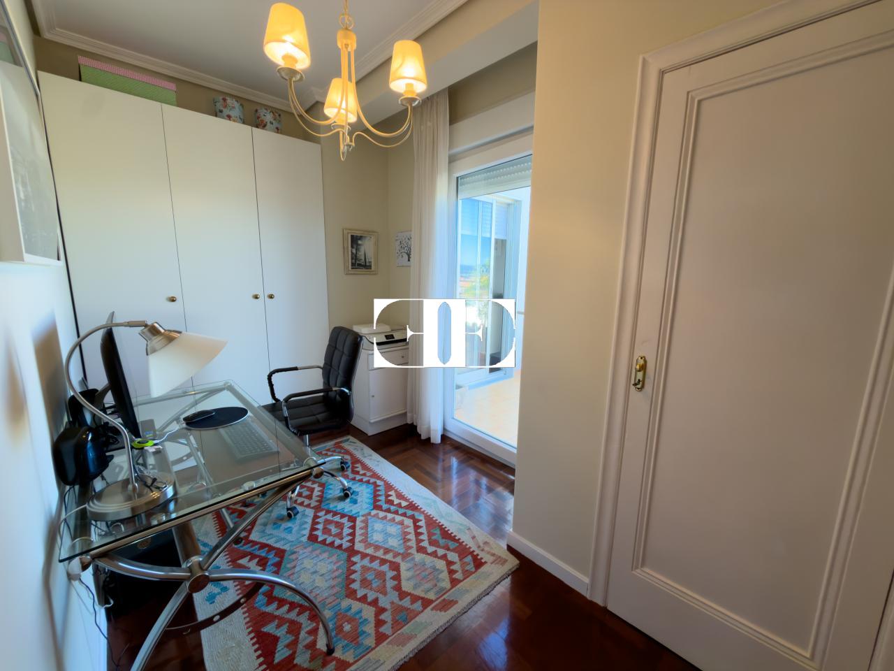 178300063694900172063_178298026933 Piso exclusivo de 215 m² en venta en la peatonal de O Calvario (Vigo) con terrazas, vistas panorámicas a la ría y gran trastero privado.